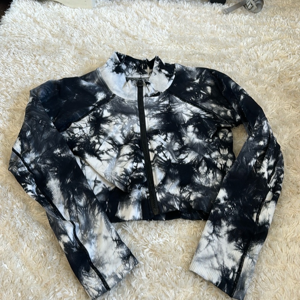 Cropped runner workout coat